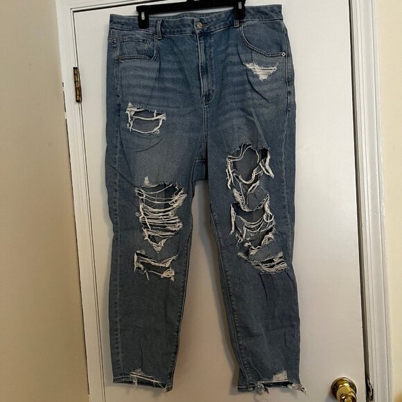 American Eagle Size 20 Curvy Mom Jean with Distressing - Picture 1 of 9